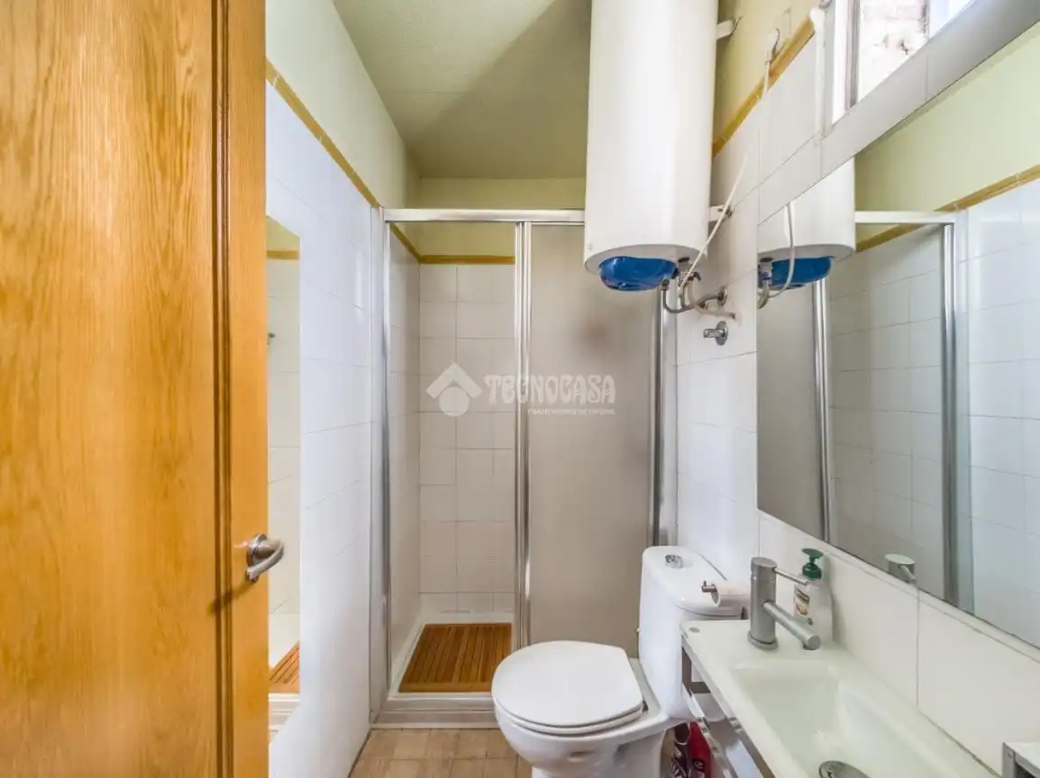 Badezimmer von Wohnung zum Verkauf in Madrid mit Klimaanlage und Heizung