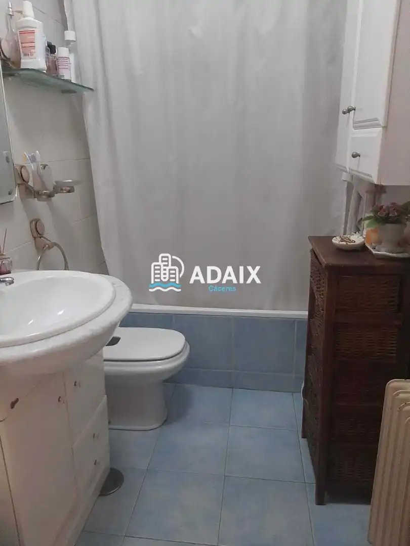 Bany de Pis en venda en Cáceres amb Calefacció i Terrassa