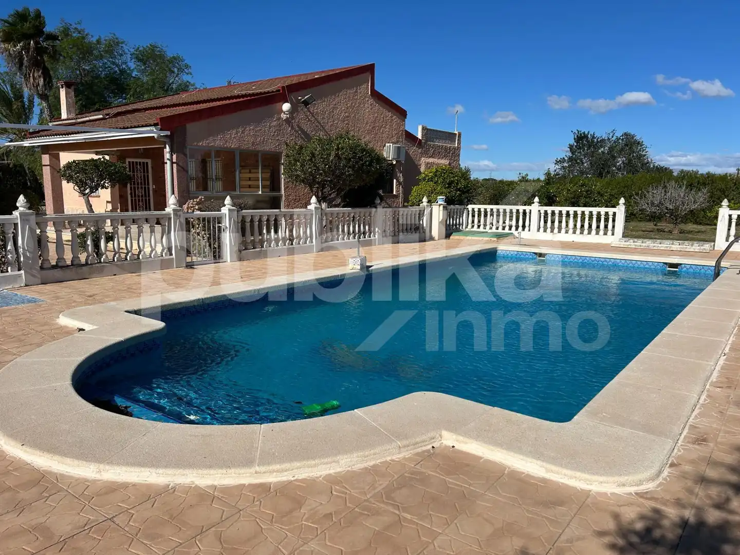 Schwimmbecken von Country house zum Verkauf in Elche / Elx mit Terrasse, Abstellraum und Schwimmbad