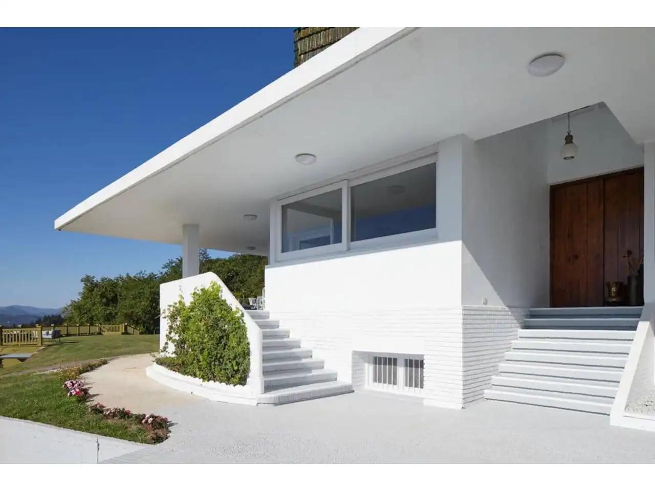 Vista exterior de Casa o xalet en venda en Hondarribia amb Calefacció, Jardí privat i Terrassa
