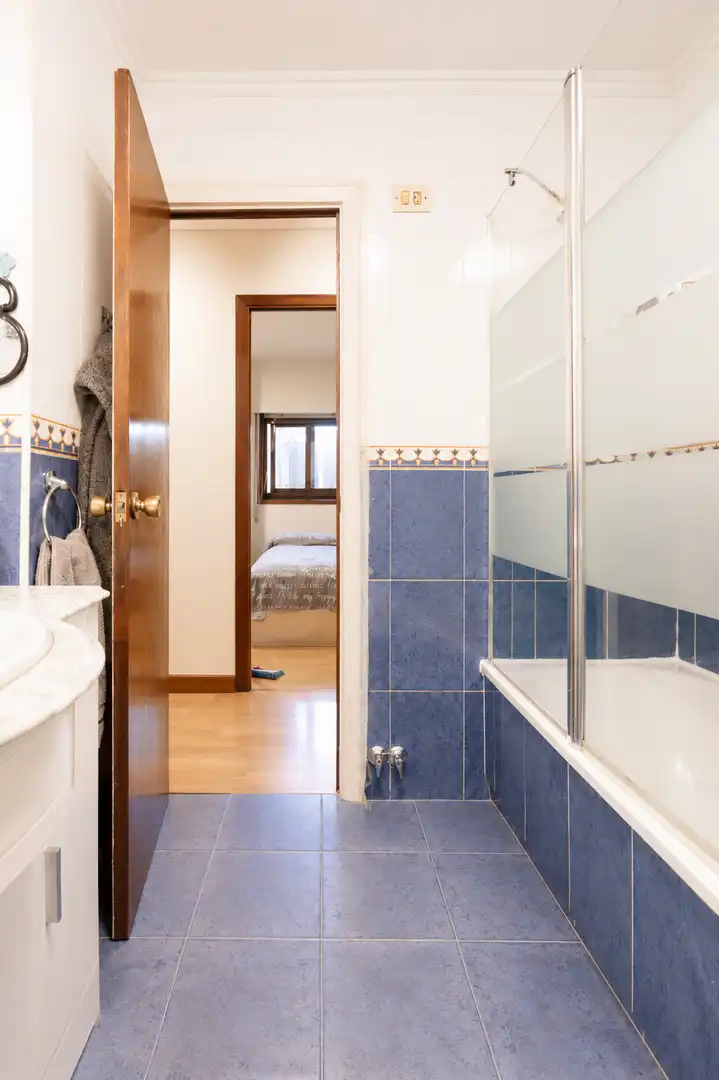 Baño de Piso en venta en A Coruña Capital  con Calefacción, Terraza y Trastero