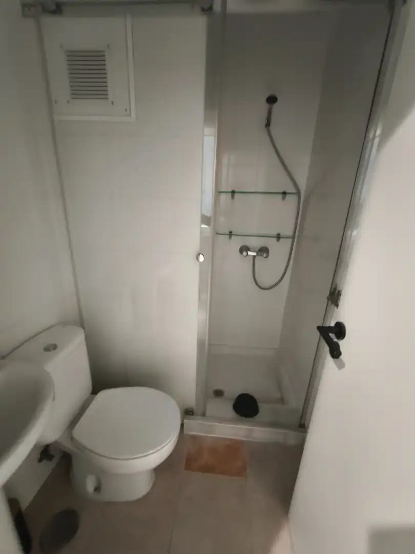 Baño de Piso de alquiler en Santiago de Compostela  con Calefacción, Parquet y Amueblado