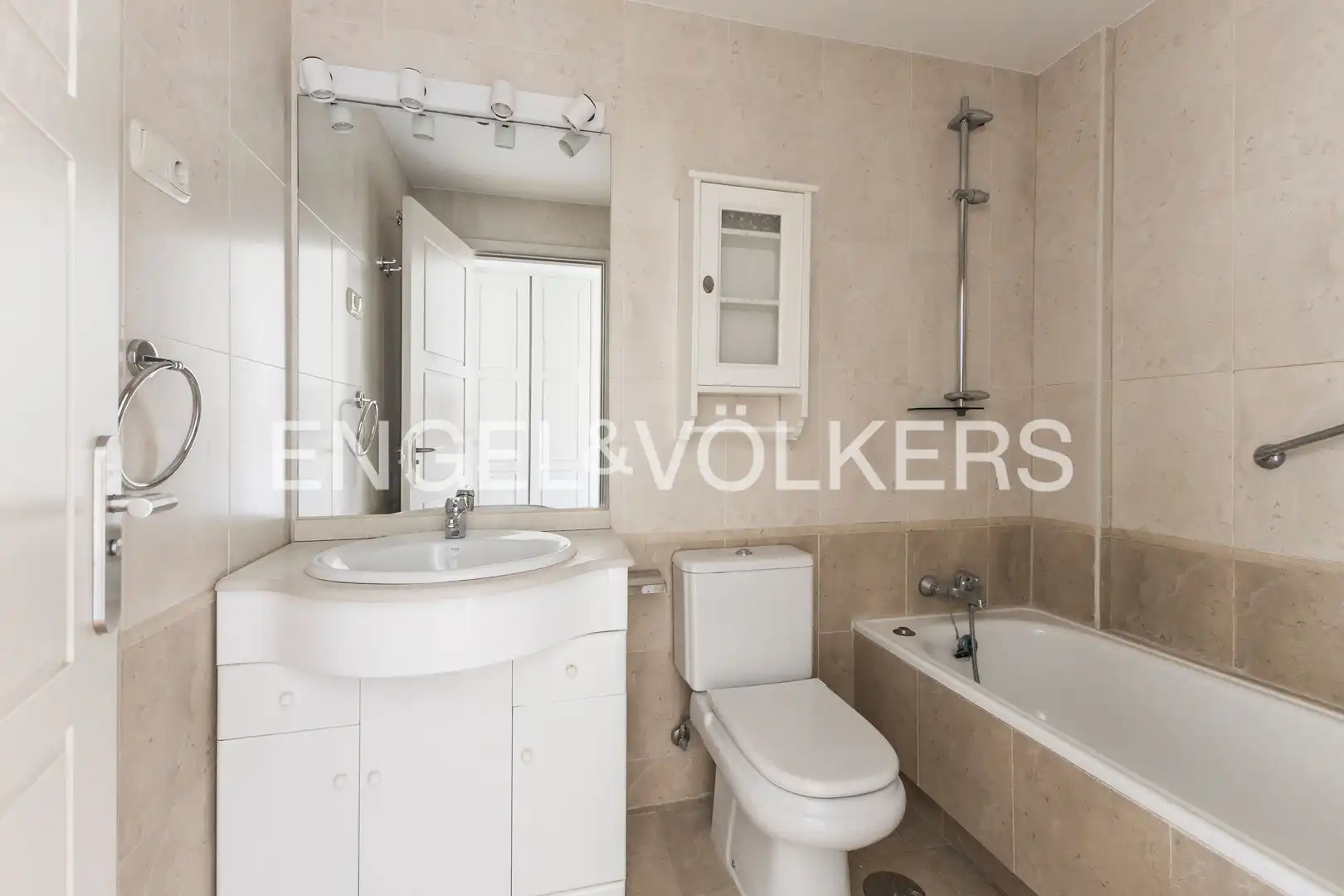 Baño de Piso en venta en Madrid con Aire acondicionado y Calefacción