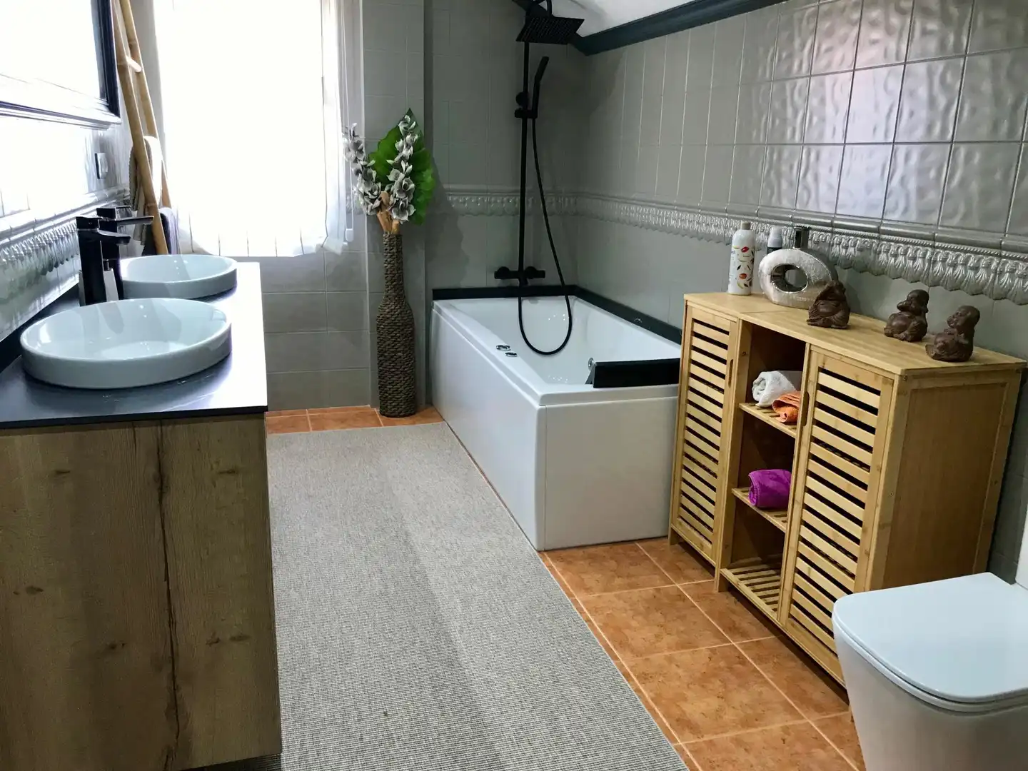 Baño de Casa o chalet en venta en Ribeira con Calefacción, Piscina y Amueblado