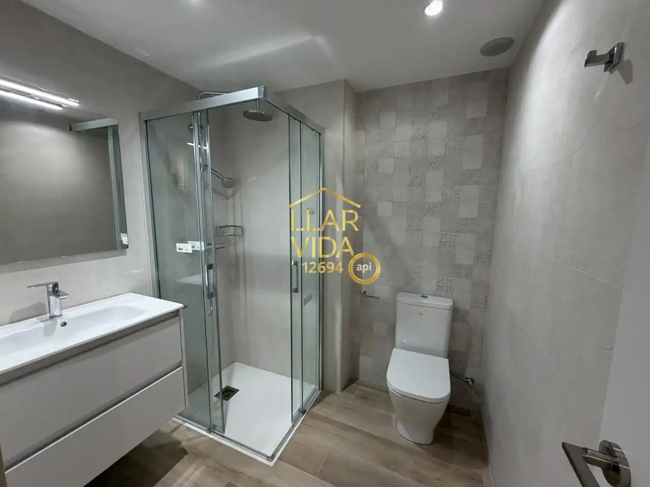Badezimmer von Maisonette zur Miete in Lleida mit Klimaanlage und Terrasse