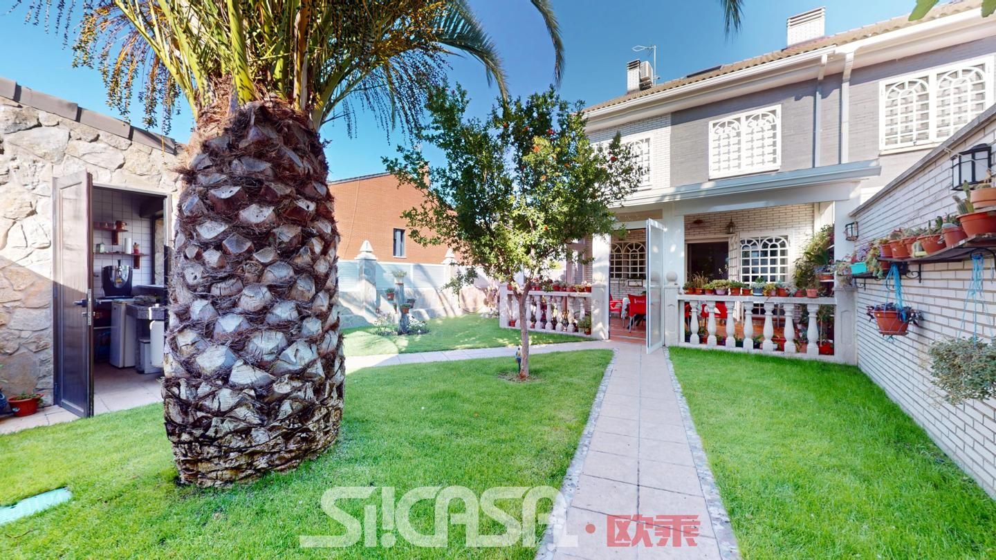 Jardín de Casa adosada en venta en Parla con Aire acondicionado, Calefacción y Trastero