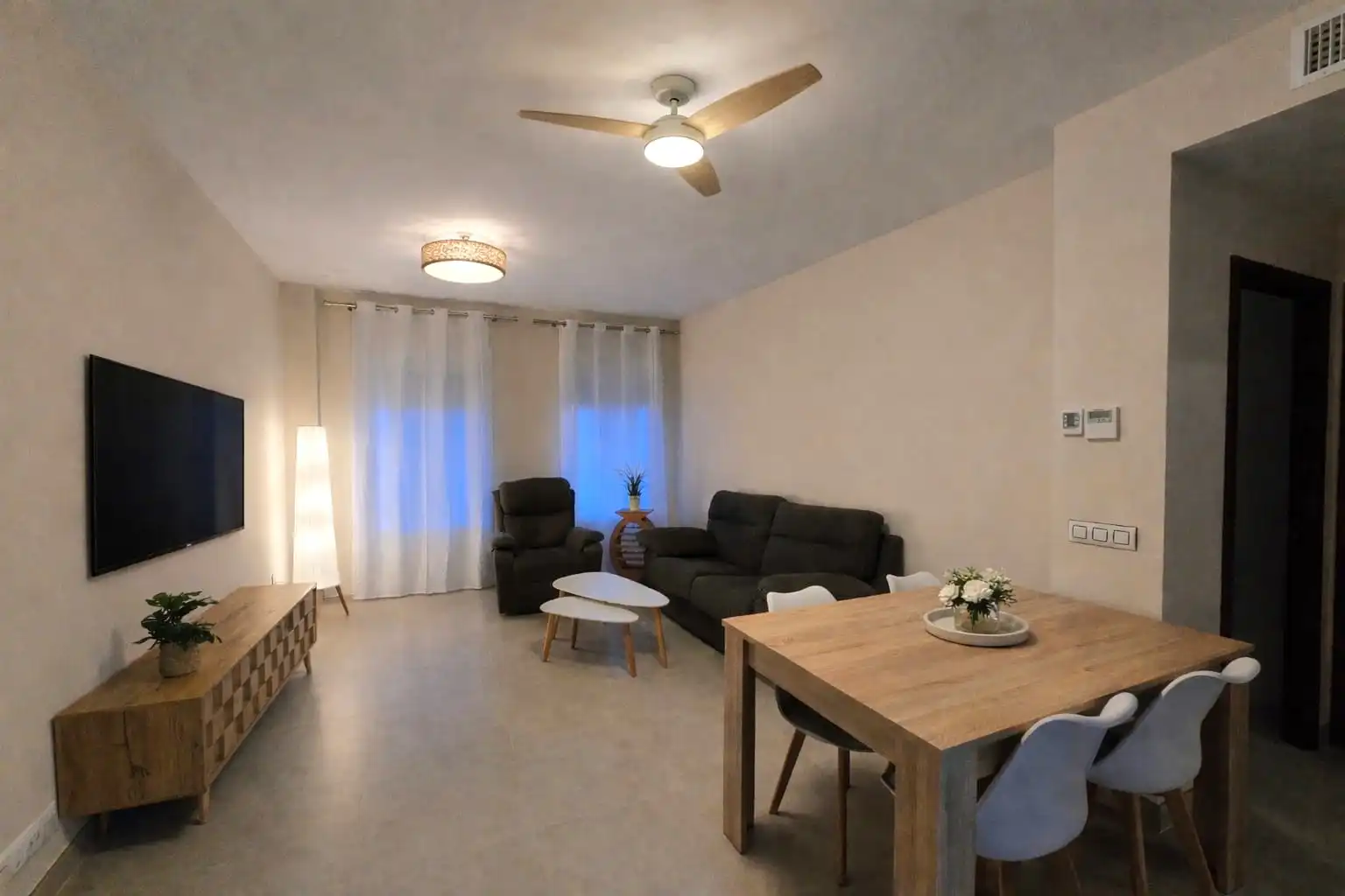 Sala de estar de Piso de alquiler en Sanlúcar la Mayor con Aire acondicionado, Amueblado y TV