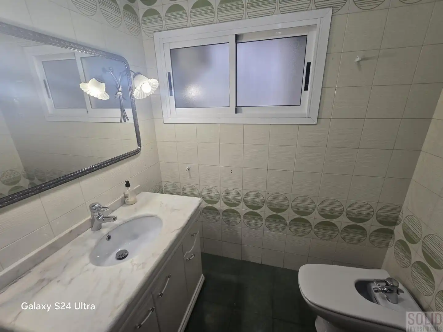 Bathroom of Flat for rent in Valencia  with Air Conditioner and Balcony