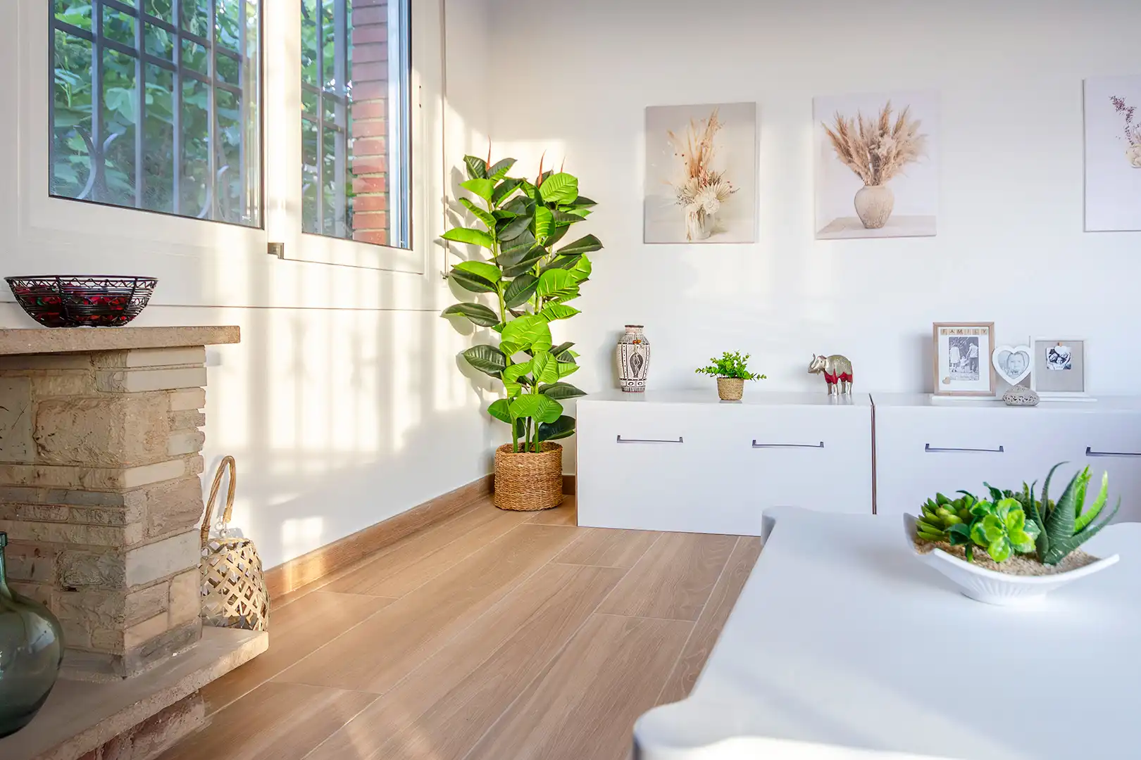 Sala de estar de Casa o chalet en venta en Castellví de Rosanes con Aire acondicionado, Calefacción y Jardín privado