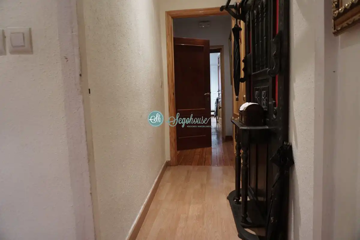 Piso en venta en Segovia con Calefacción, Parquet y Terraza