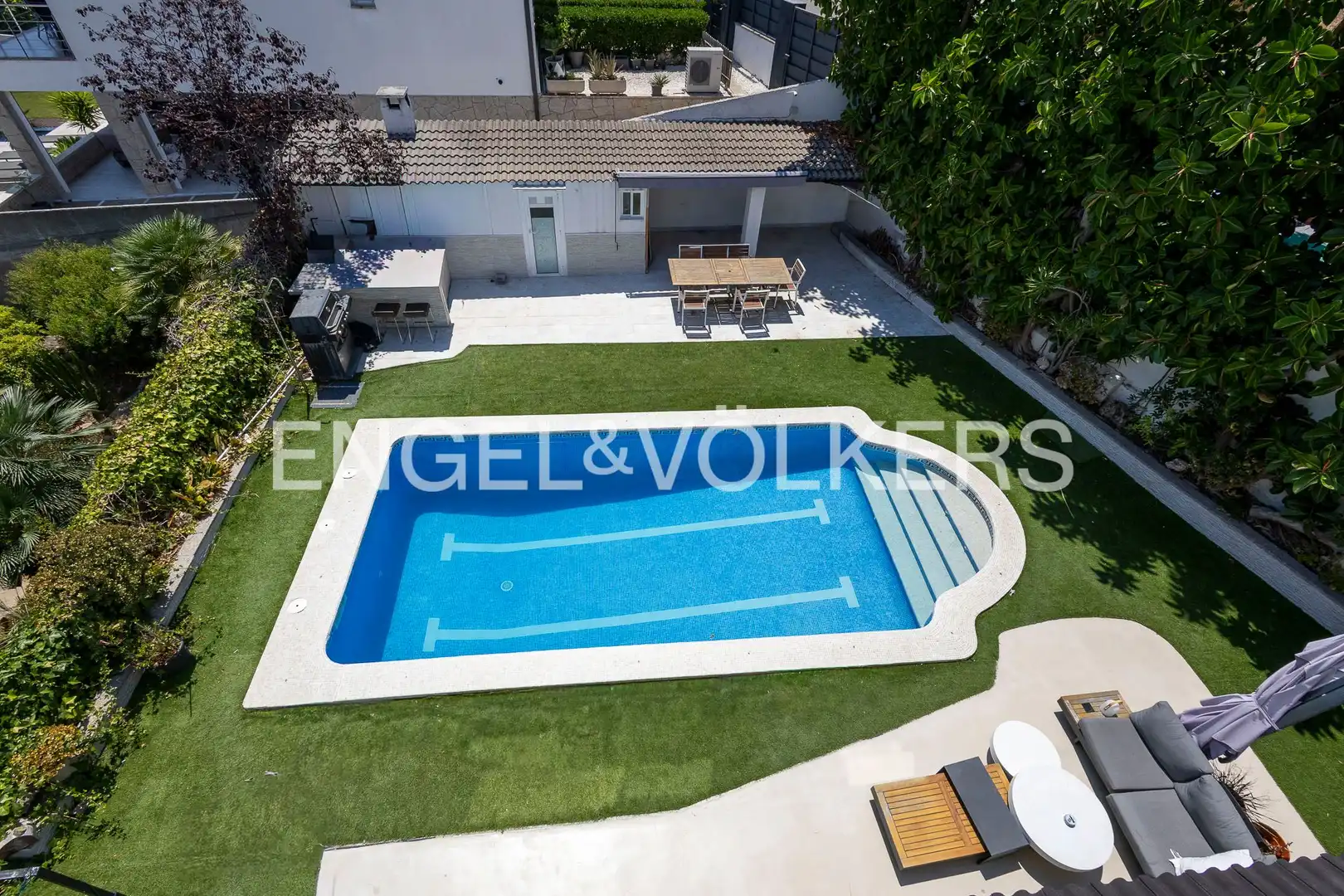 Swimming pool of Houses for sale in Castelldefels  with Air Conditioner, Heating and Swimming Pool