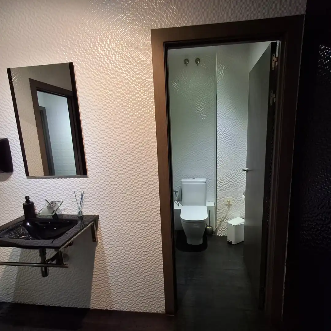 Baño de Local en traspaso en Tarragona con Aire acondicionado, Calefacción y Amueblado