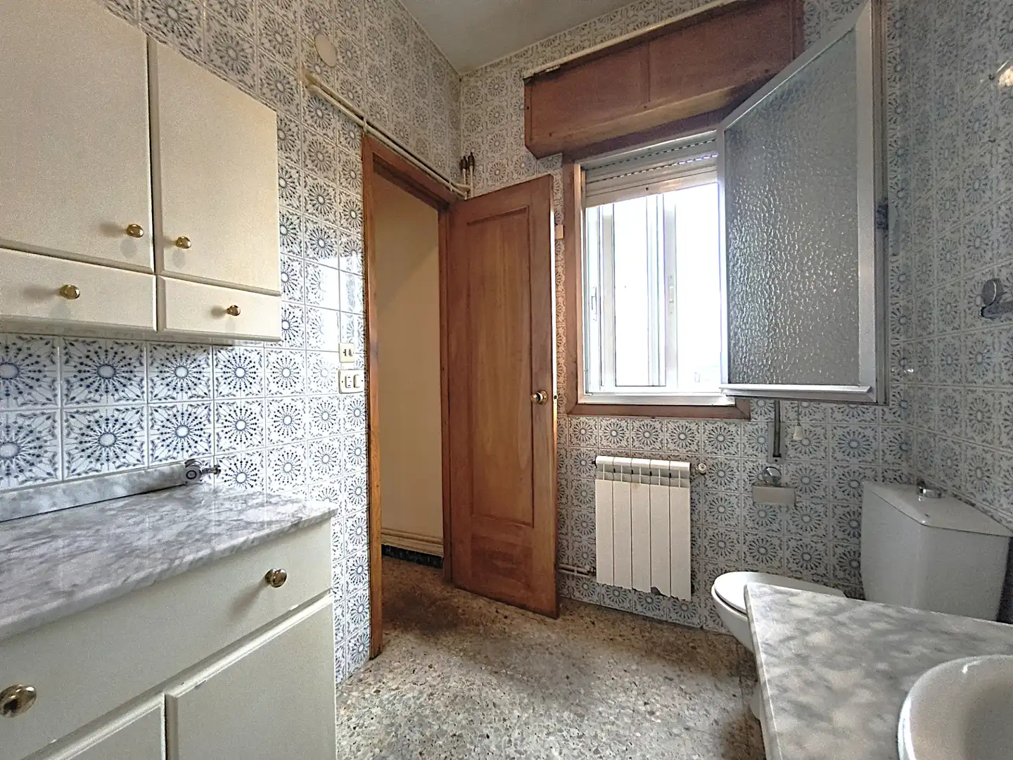 Bathroom of Flat for sale in Ourense Capital   with Heating, Storage room and Furnished