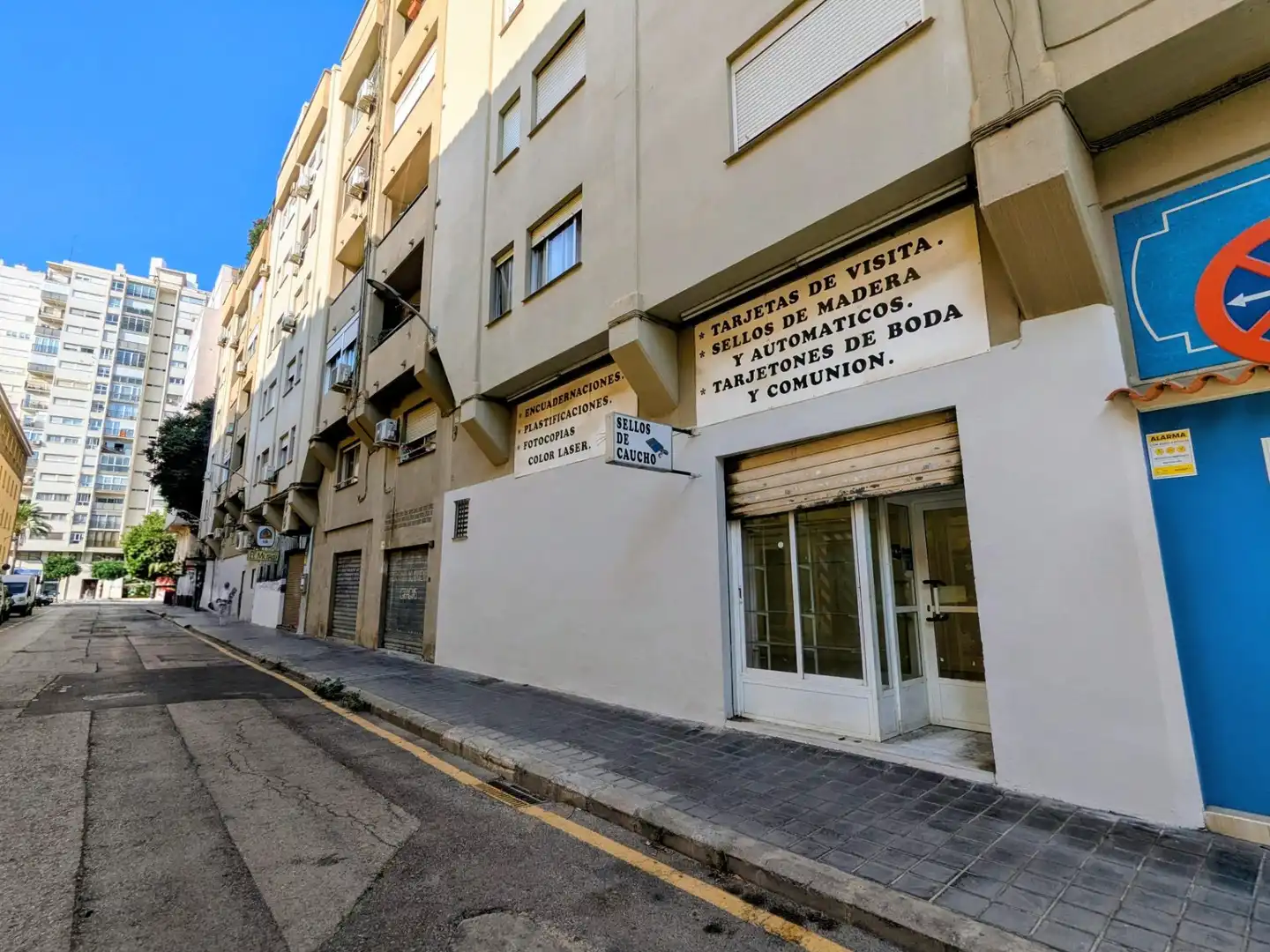 Exterior view of Commercial properties for rent in Valencia  with Air Conditioner