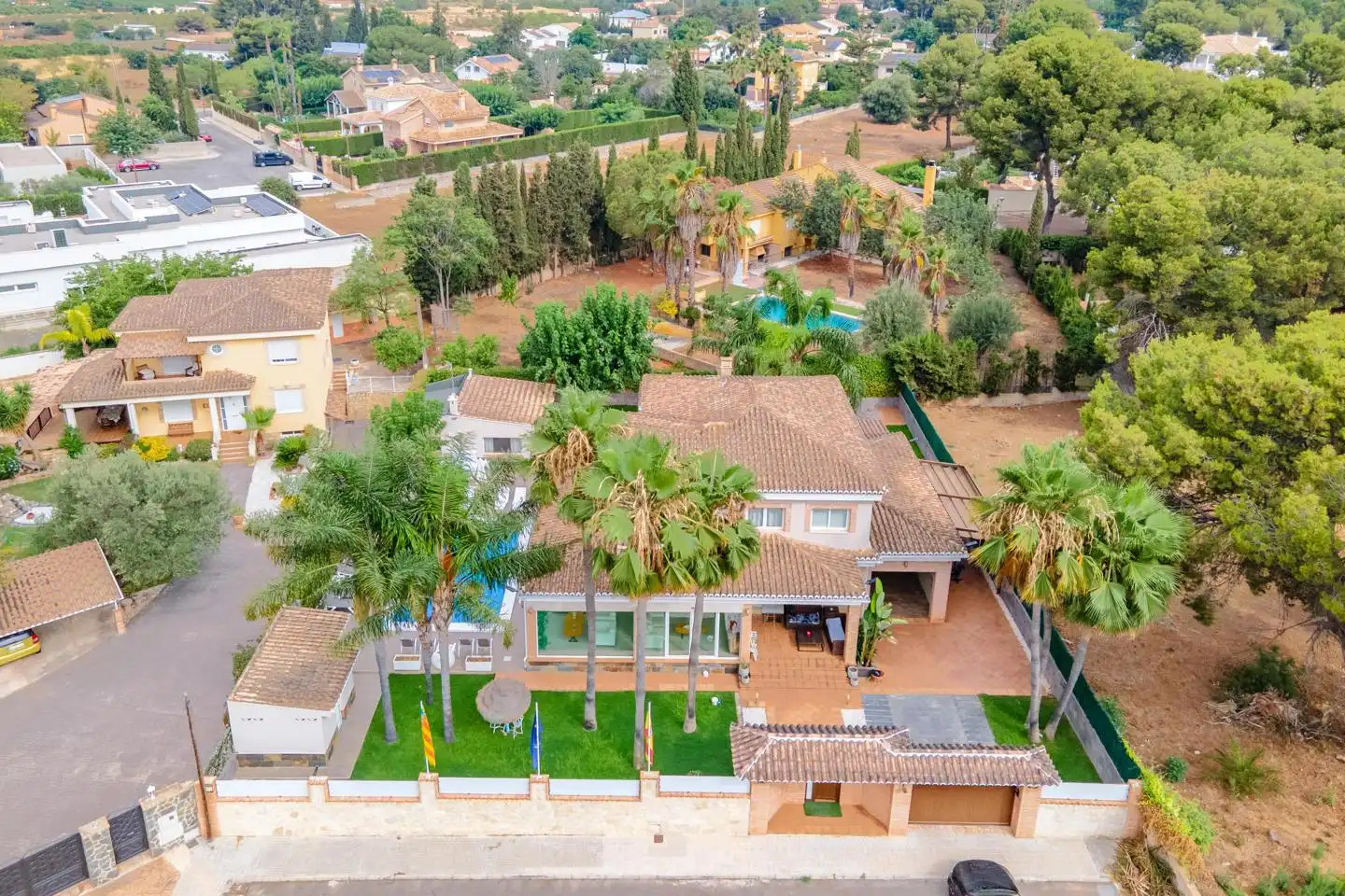 Außenansicht von Haus oder Chalet zum Verkauf in Bétera mit Klimaanlage, Heizung und Privatgarten