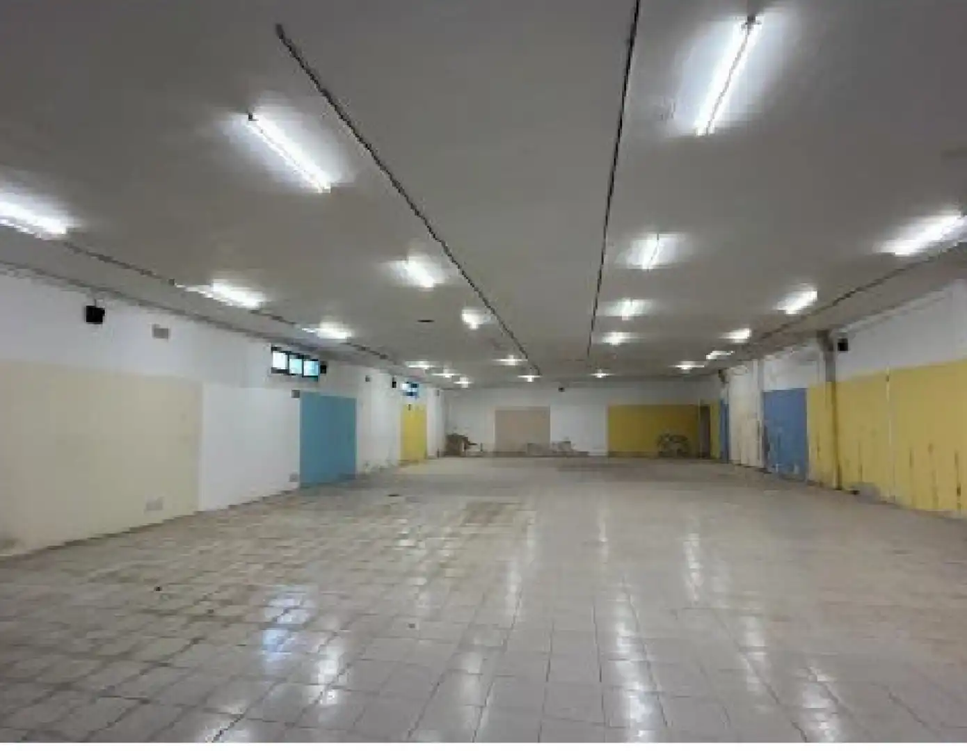Fabrikhallen zur Miete in Masllorenç