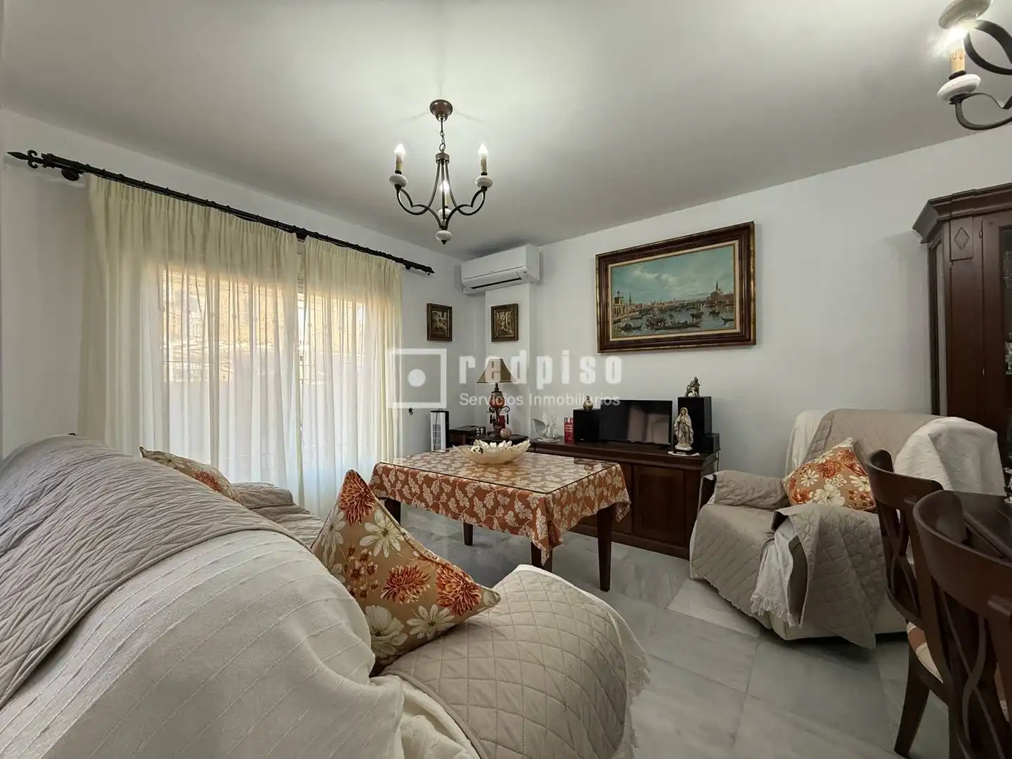 Sala d'estar de Casa o xalet en venda en Cártama amb Aire condicionat, Terrassa i Alarma