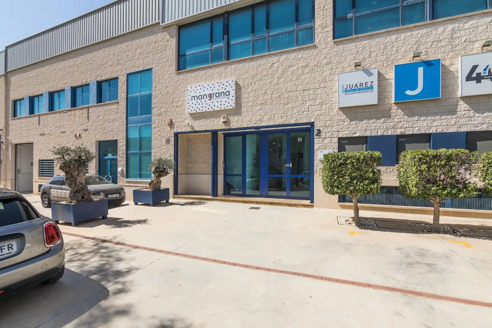 Vista exterior de Local de lloguer en Elche / Elx amb Aire condicionat i Moblat