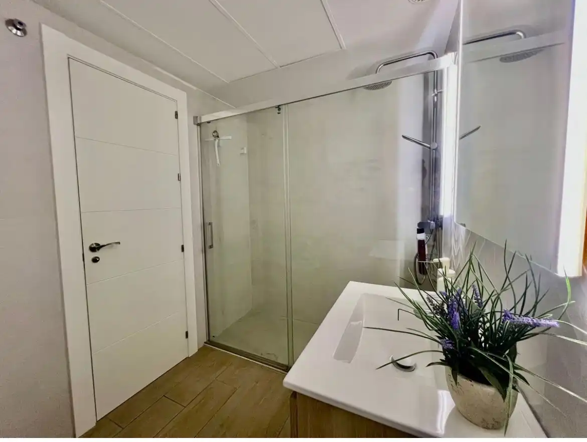 Bany de Pis en venda en Benalmádena amb Aire condicionat, Terrassa i Moblat