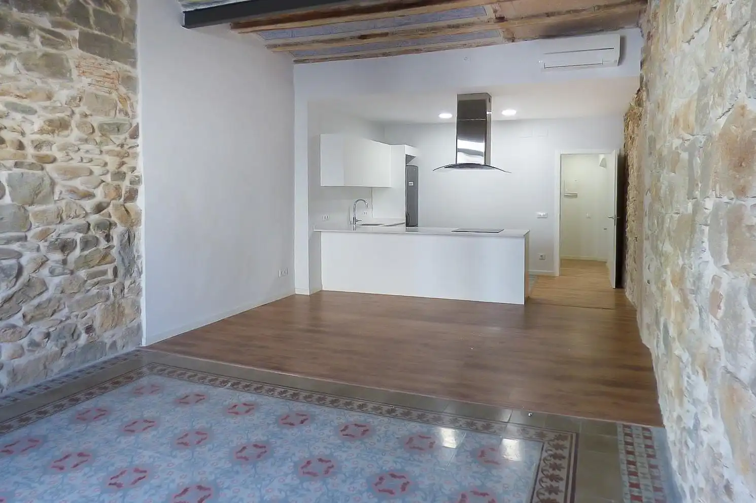 Apartments for rent in Centre - Barri Vell