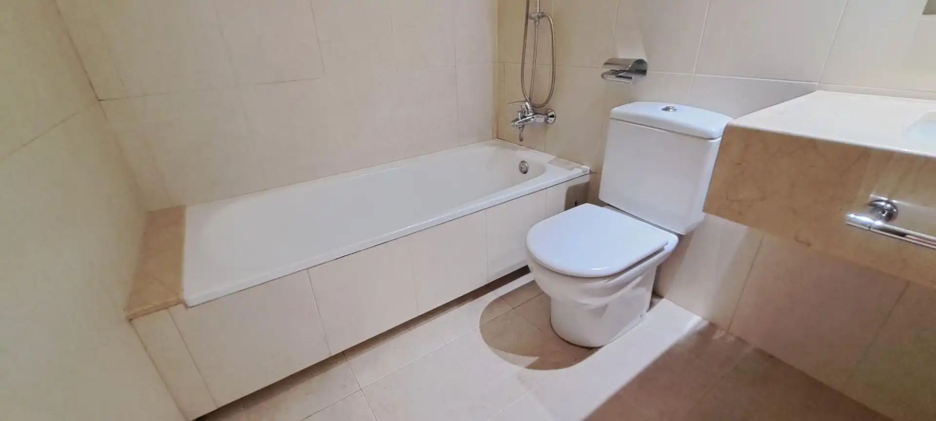 Baño de Piso en venta en Reus con Calefacción y Parquet