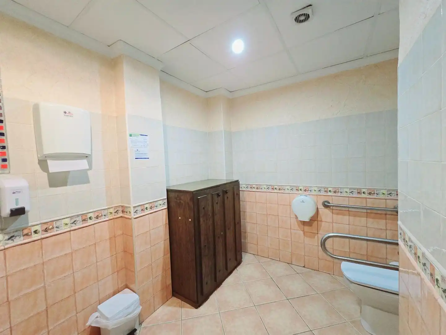 Baño de Local en venta en Los Gallardos con Aire acondicionado, Terraza y Amueblado