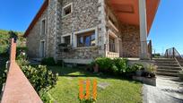 Vista exterior de Casa o xalet en venda en Miño amb Calefacció, Jardí privat i Parquet