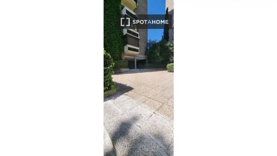 Exterior view of Flat for share in Madrid  with Air Conditioner, Terrace and Furnished