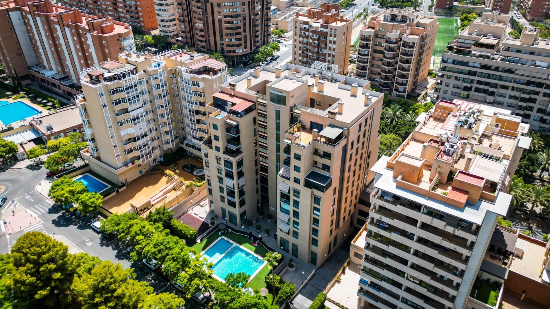Vista exterior de Apartament en venda en Alicante / Alacant amb Aire condicionat, Traster i Piscina comunitària