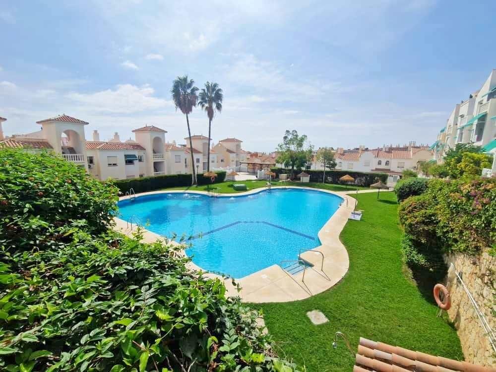 Piscina de Dúplex en venda en Rincón de la Victoria amb Aire condicionat, Calefacció i Jardí privat