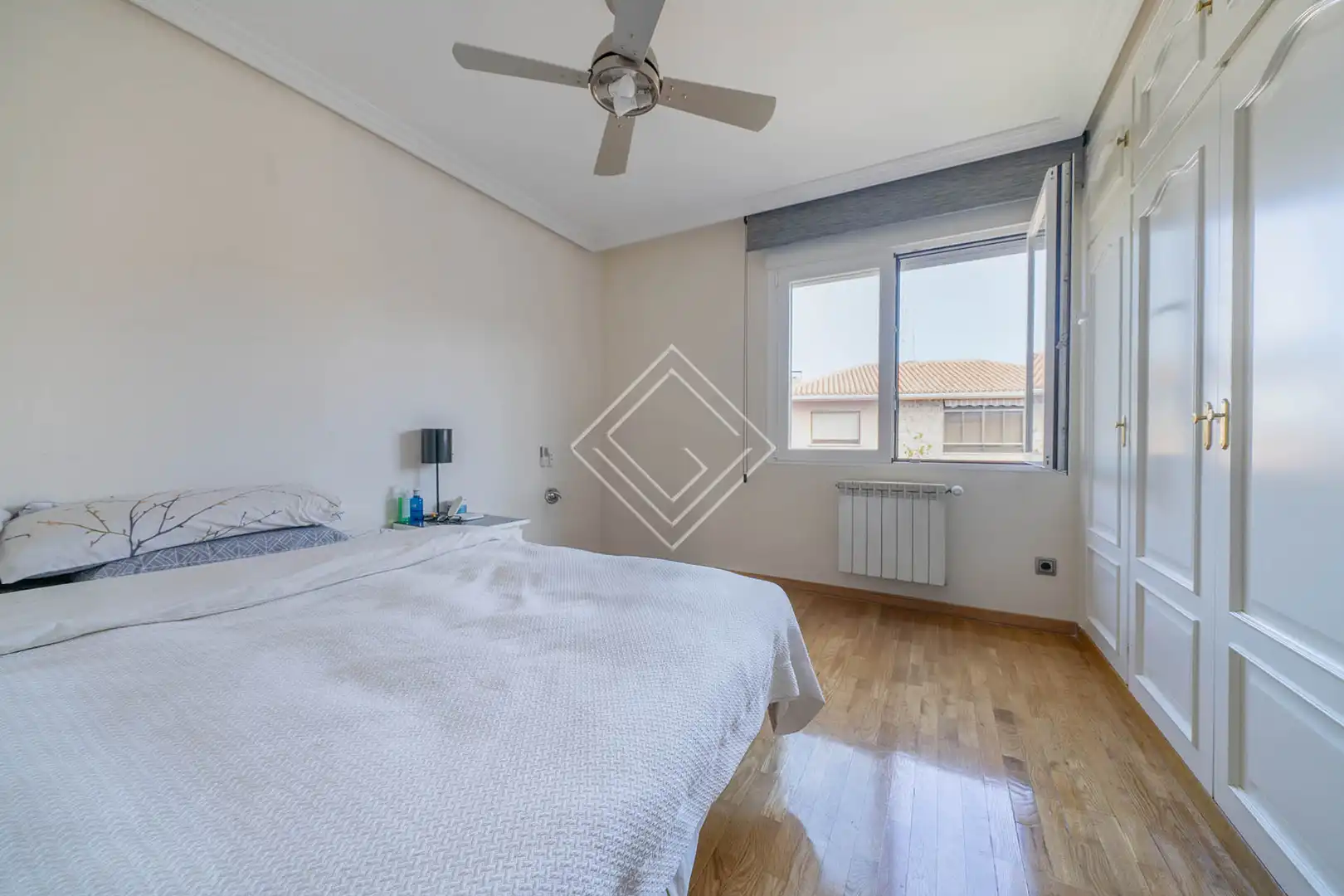 Habitación de Casa adosada en venta en Pozuelo de Alarcón con Aire acondicionado, Jardín privado y Terraza