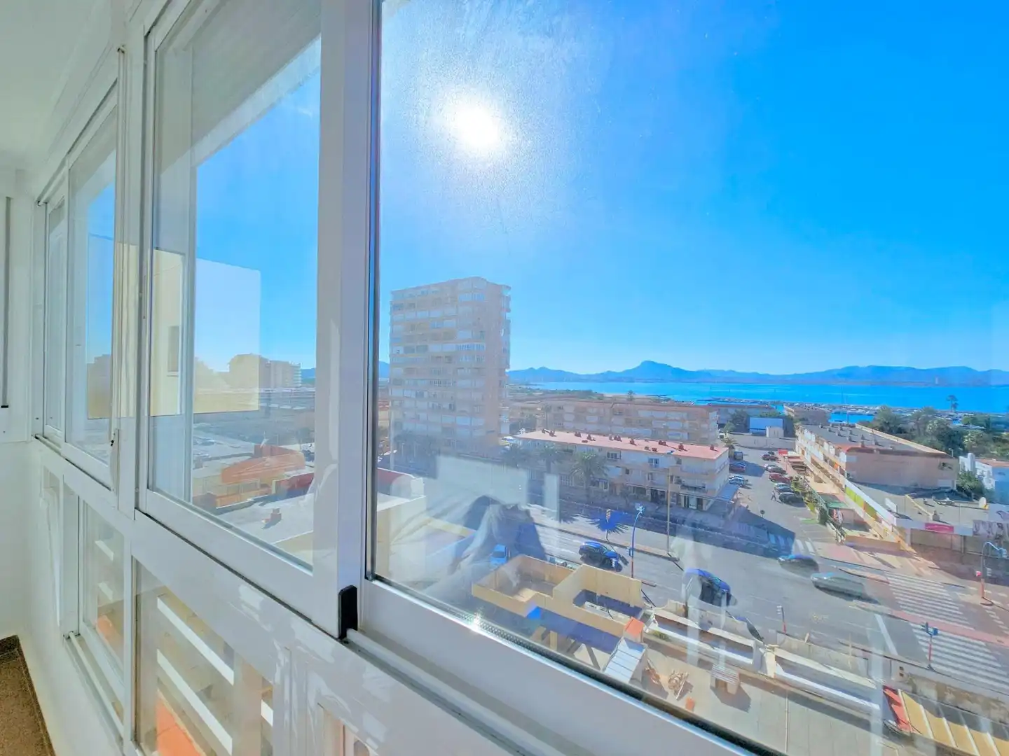 Vista exterior de Piso en venta en La Manga del Mar Menor con Terraza y Piscina comunitaria