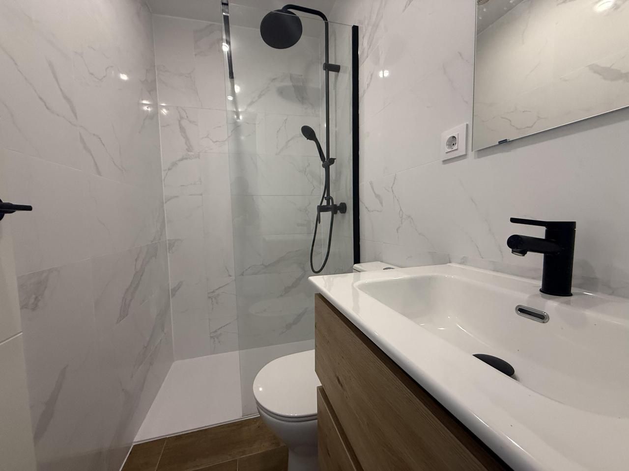 Bathroom of Planta baja for sale in Badalona  with Air Conditioner and Terrace