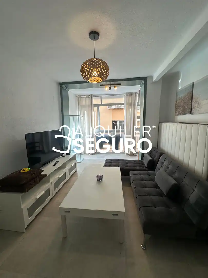 Sala d'estar de Pis de lloguer en Málaga amb Aire condicionat i Moblat