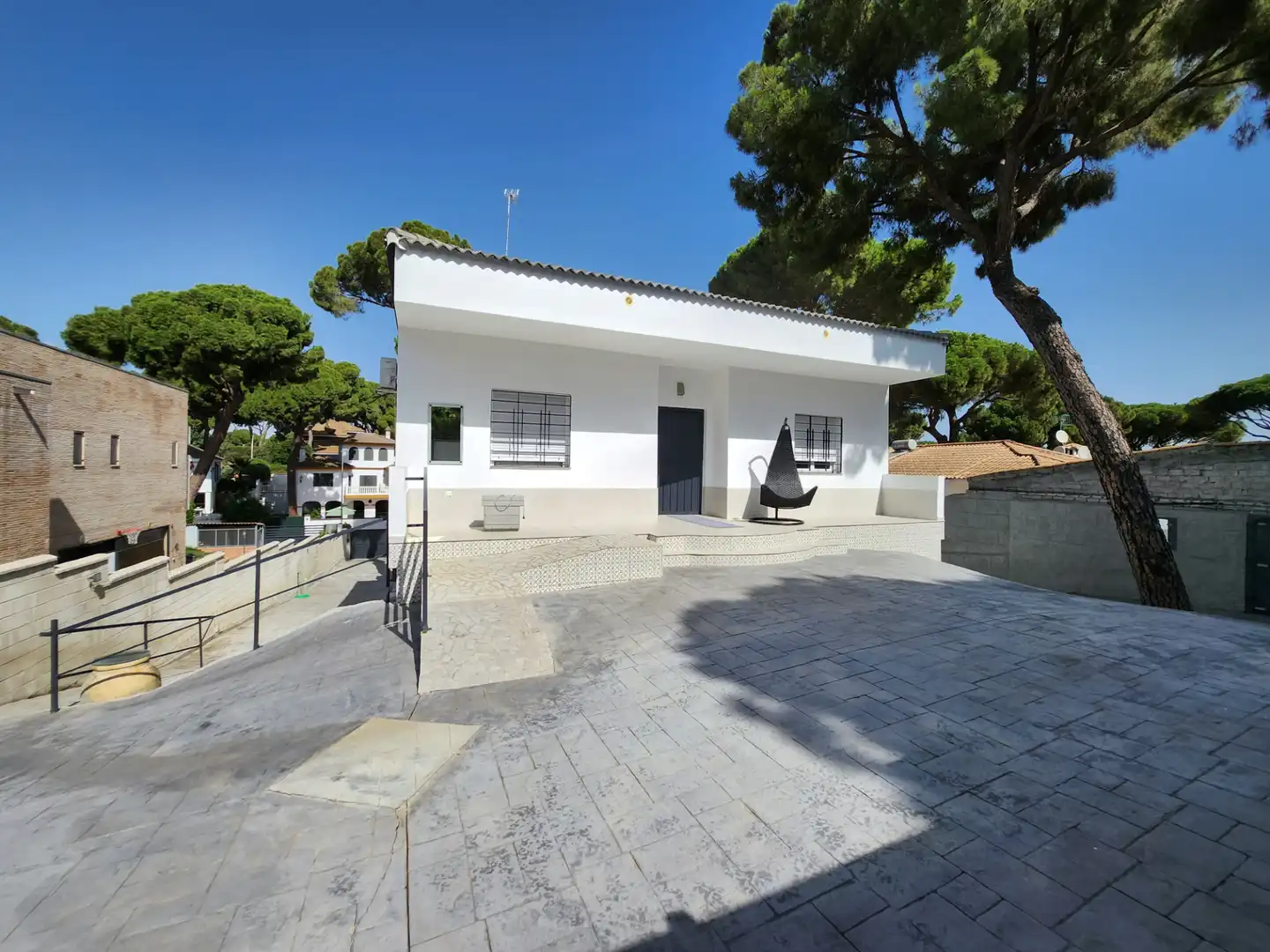 Vista exterior de Casa o chalet en venta en Alcalá de Guadaira con Aire acondicionado, Calefacción y Jardín privado