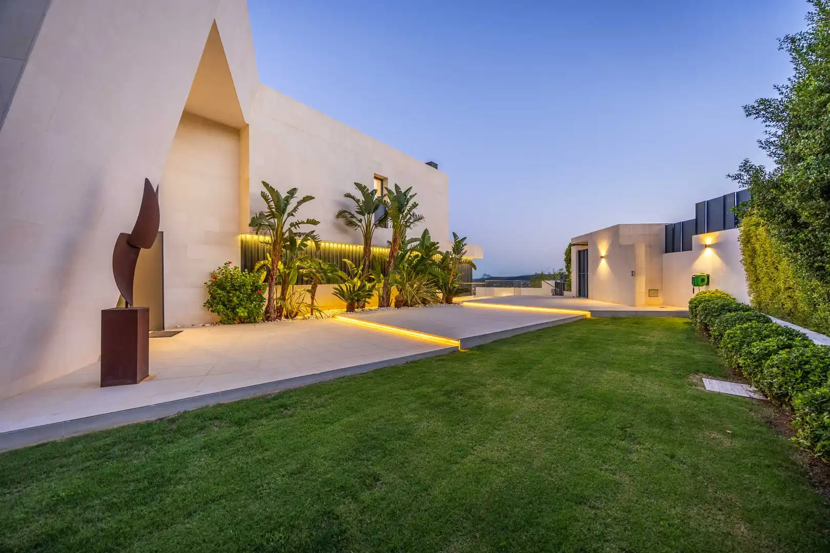 Vista exterior de Casa o chalet en venta en Sotogrande con Aire acondicionado, Calefacción y Jardín privado