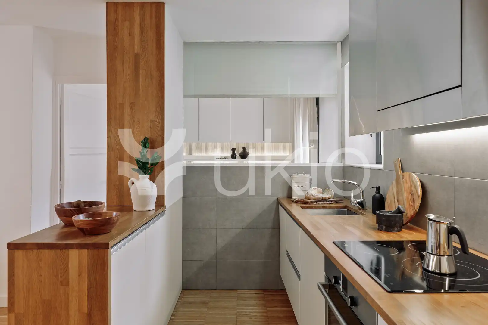 Cocina de Apartamento de alquiler en Barcelona con Aire acondicionado, Calefacción y Amueblado