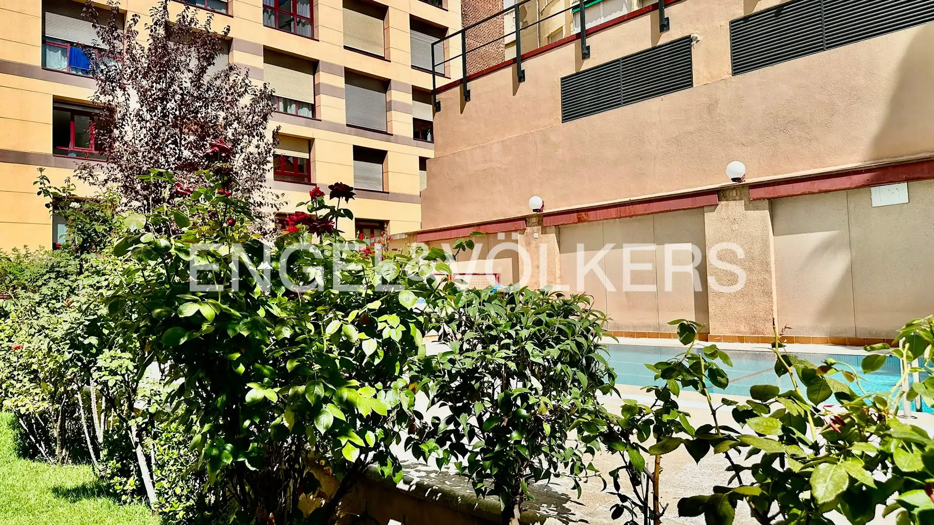 Terrassa de Pis de lloguer en Madrid amb Aire condicionat, Calefacció i Piscina