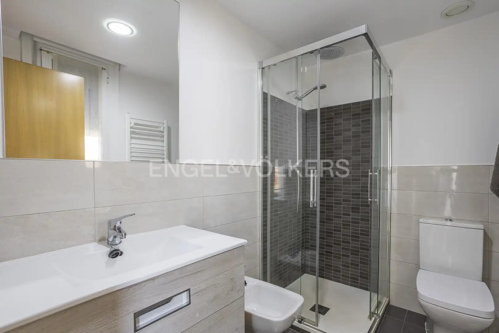 Badezimmer von Dachboden zur Miete in Madrid mit Klimaanlage, Heizung und Terrasse