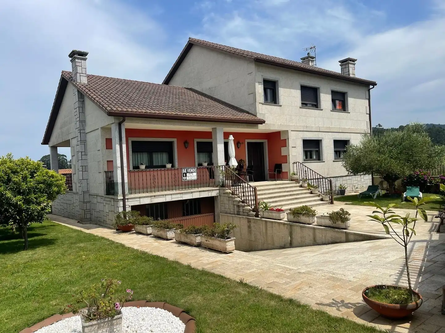 Exterior view of Houses for sale in Vilagarcía de Arousa  with Terrace, Storage room and Furnished