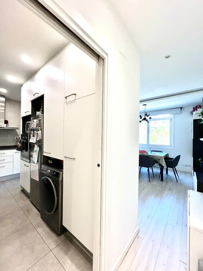 Küche von Wohnung zum Verkauf in Barcelona mit Heizung, Parkett und Balkon