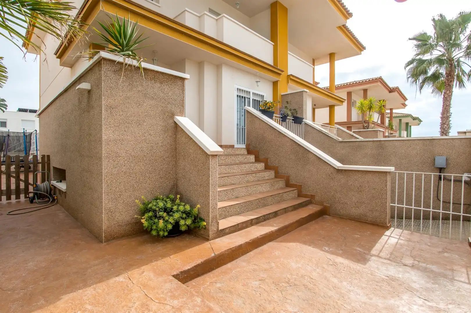 Vista exterior de Casa o xalet en venda en Molina de Segura amb Aire condicionat, Jardí privat i Terrassa