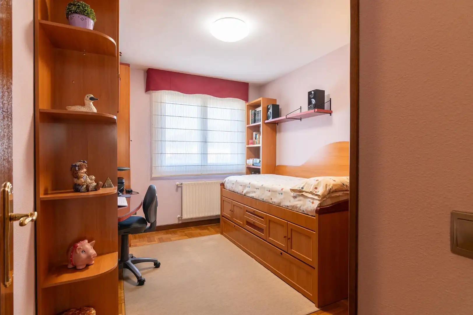 Dormitori de Pis en venda en  Pamplona / Iruña amb Calefacció, Parquet i Traster