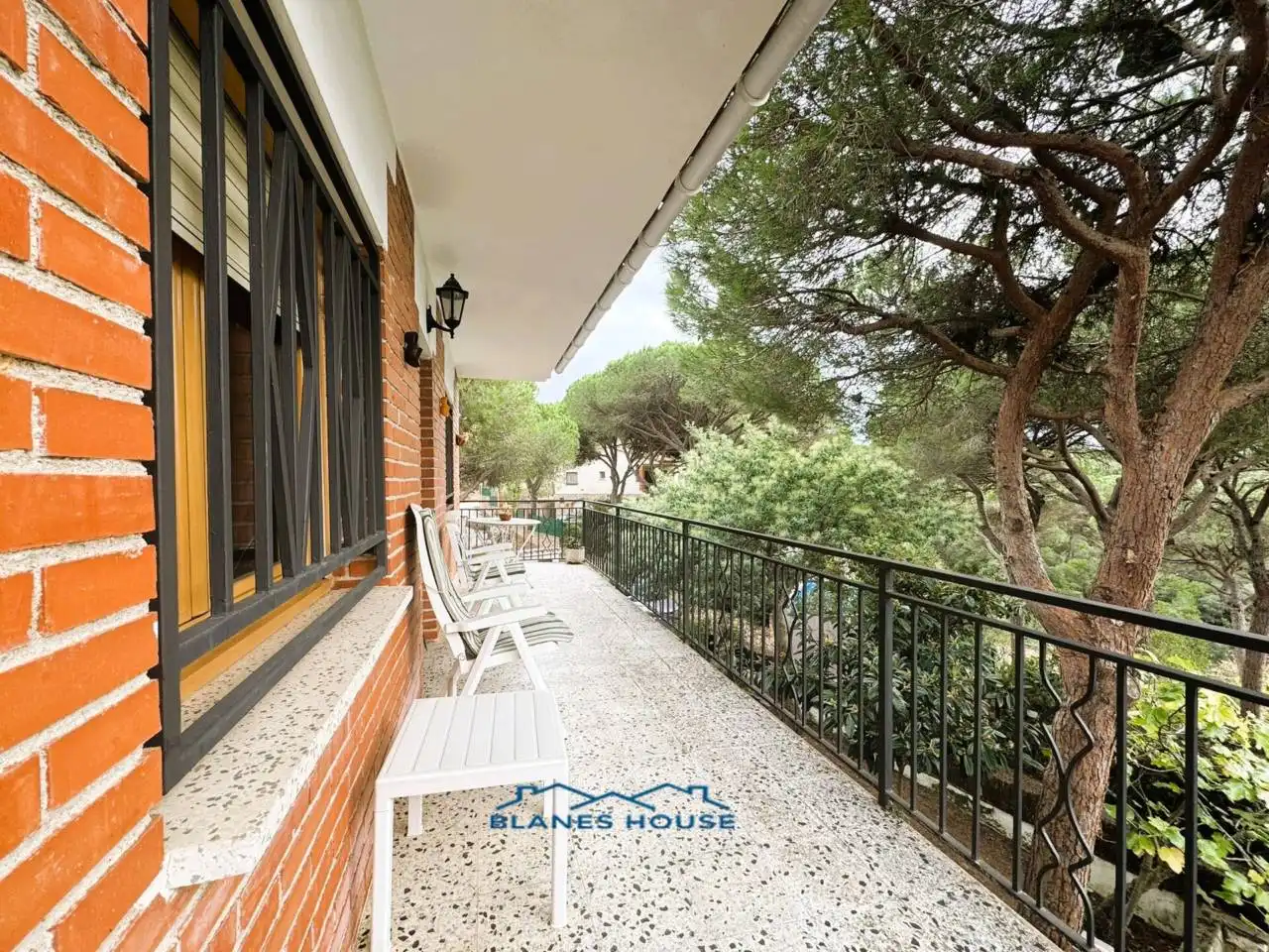 Vista exterior de Casa o xalet en venda en Tordera amb Aire condicionat, Jardí privat i Terrassa