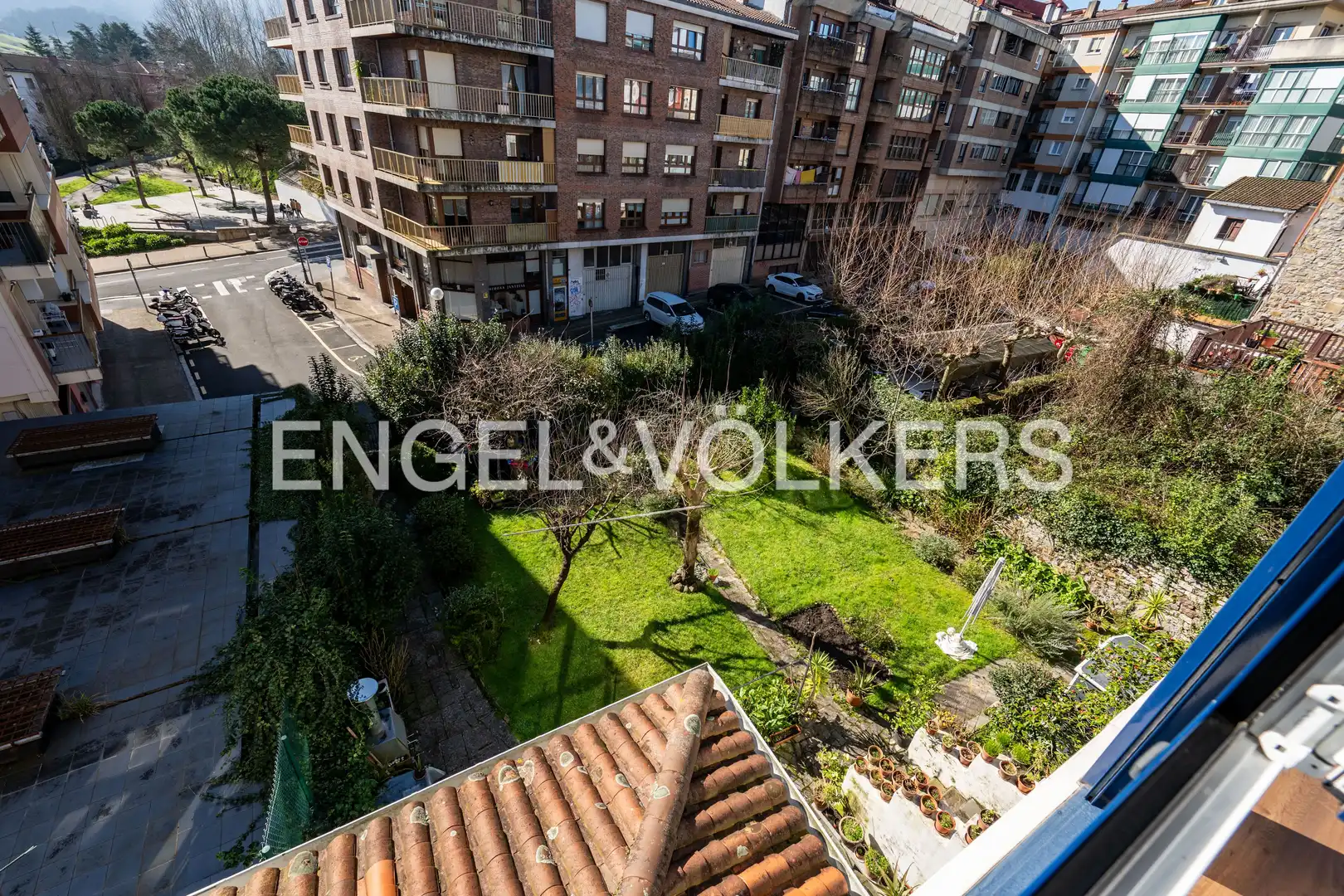 Vista exterior de Ático en venta en Irun  con Calefacción, Amueblado y Balcón