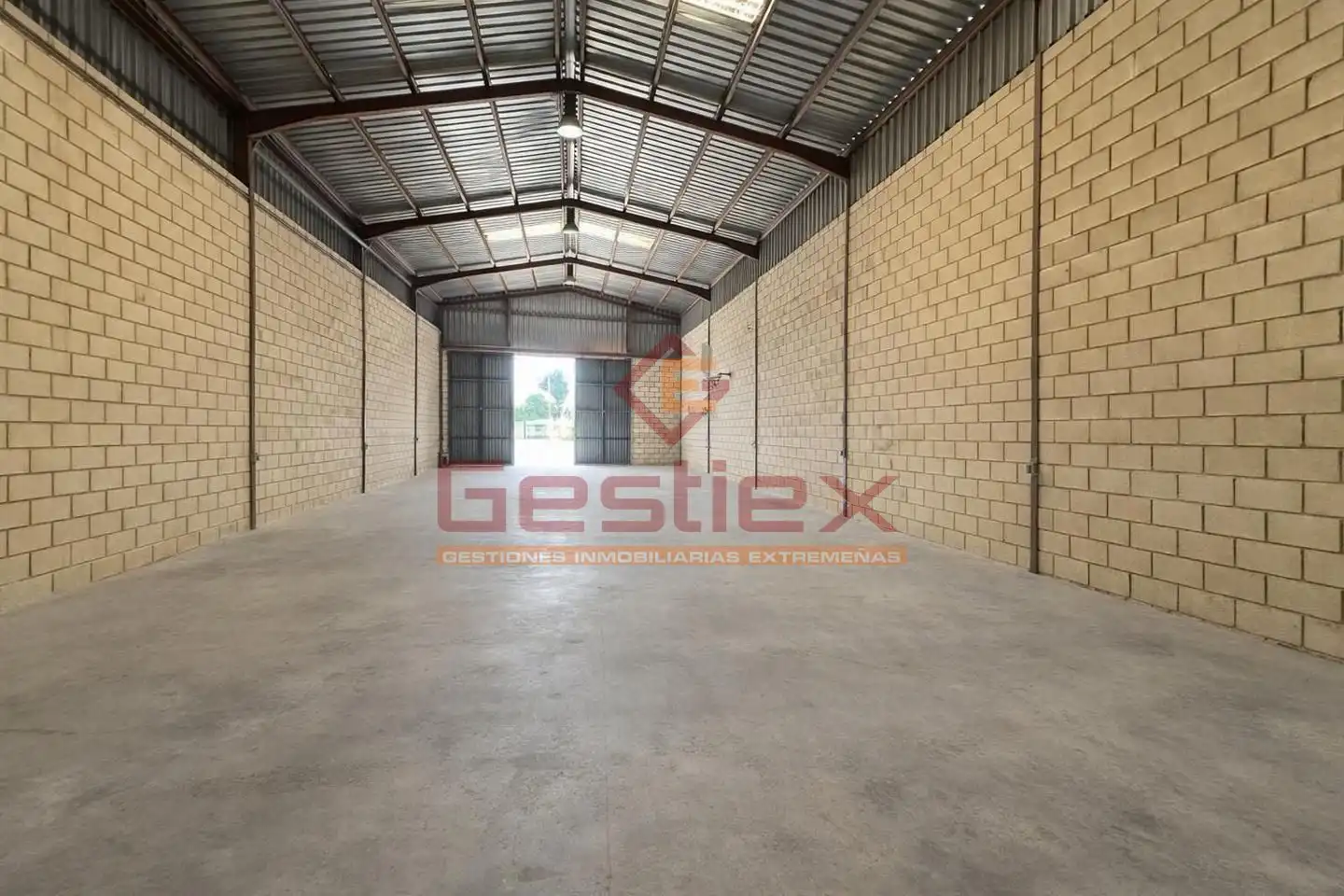 Industrial building for sale in Almendralejo