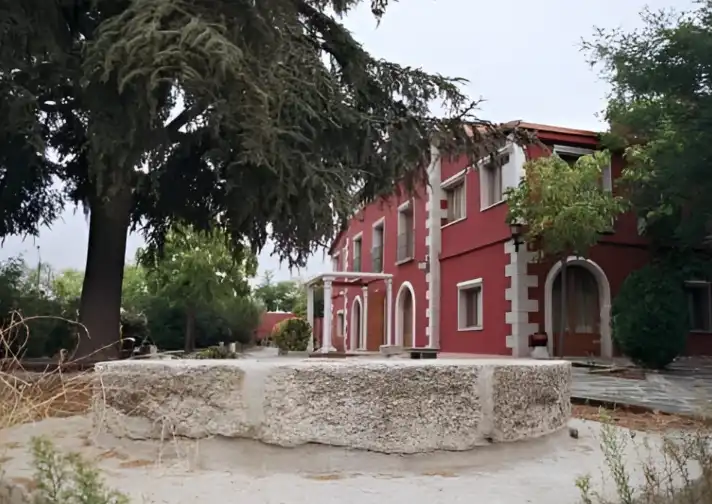 Außenansicht von Gebäude zum Verkauf in Robledo de Chavela