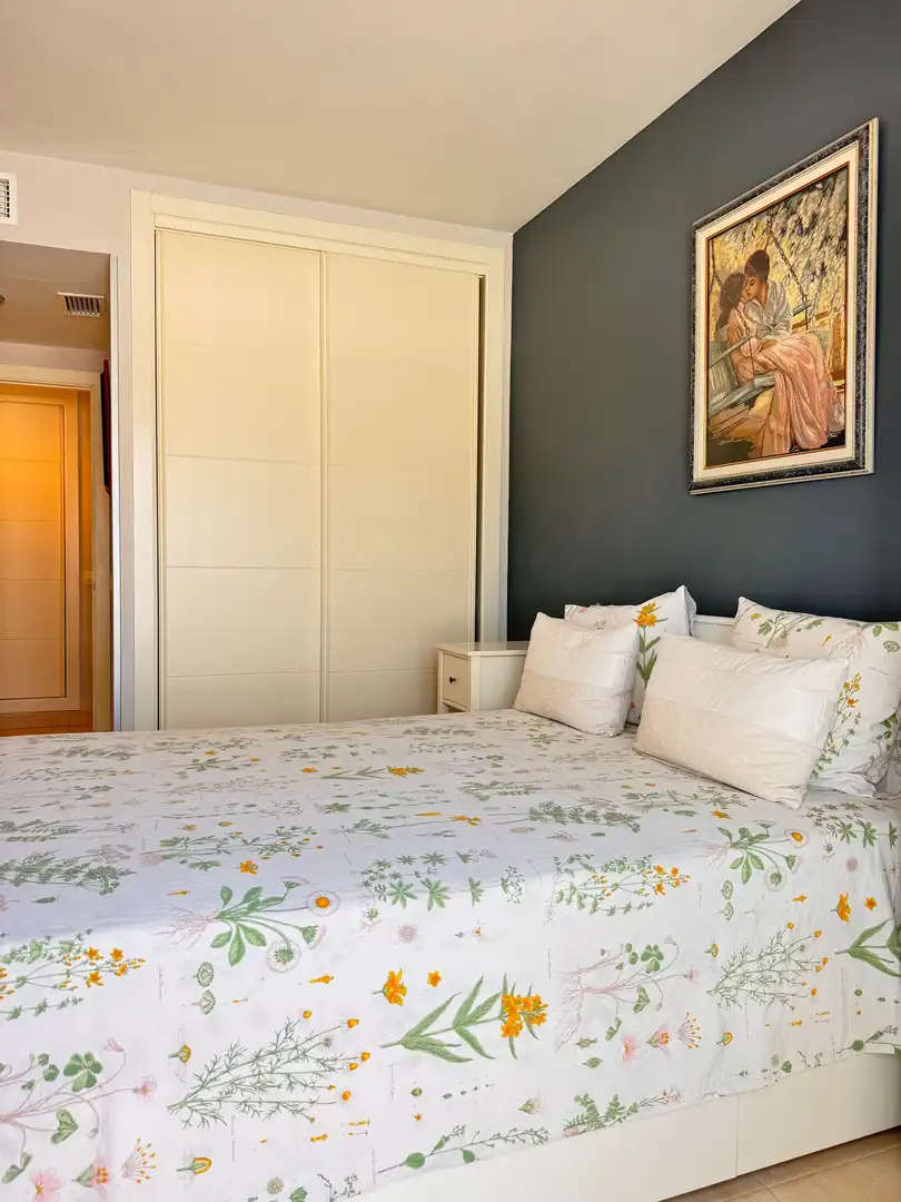 Dormitori de Apartament en venda en Roquetas de Mar amb Aire condicionat, Terrassa i Moblat