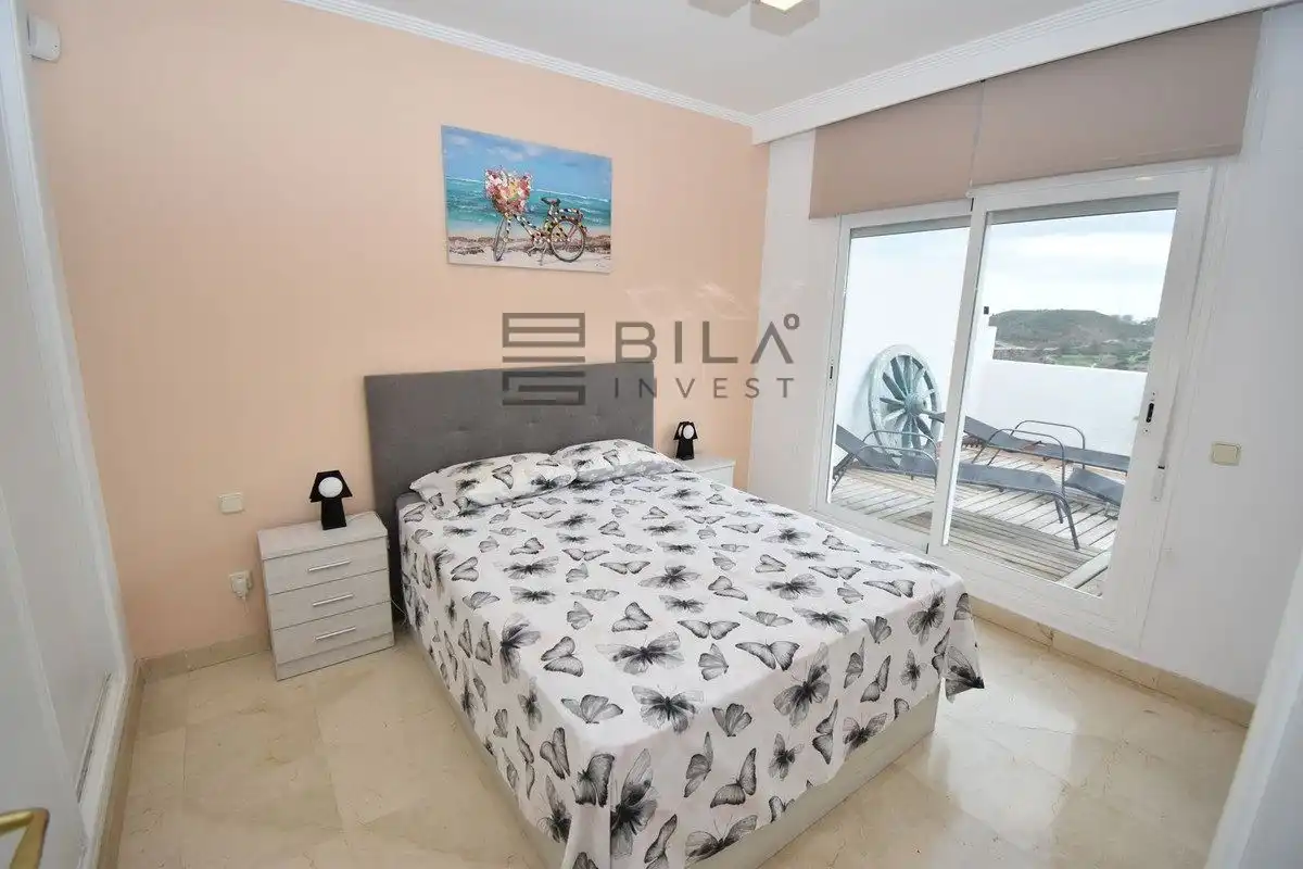 Schlafzimmer von Dachboden zum Verkauf in Mijas mit Klimaanlage, Terrasse und Abstellraum