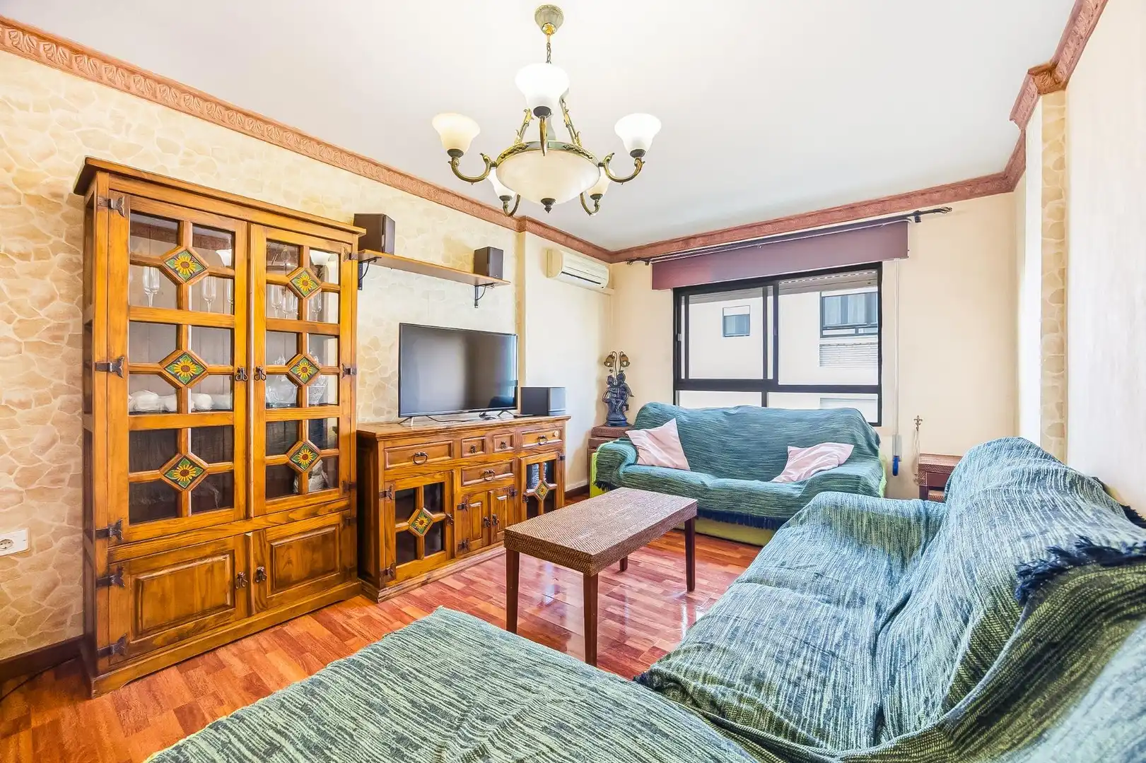 Sala de estar de Piso en venta en Chiclana de la Frontera con Aire acondicionado, Calefacción y Parquet